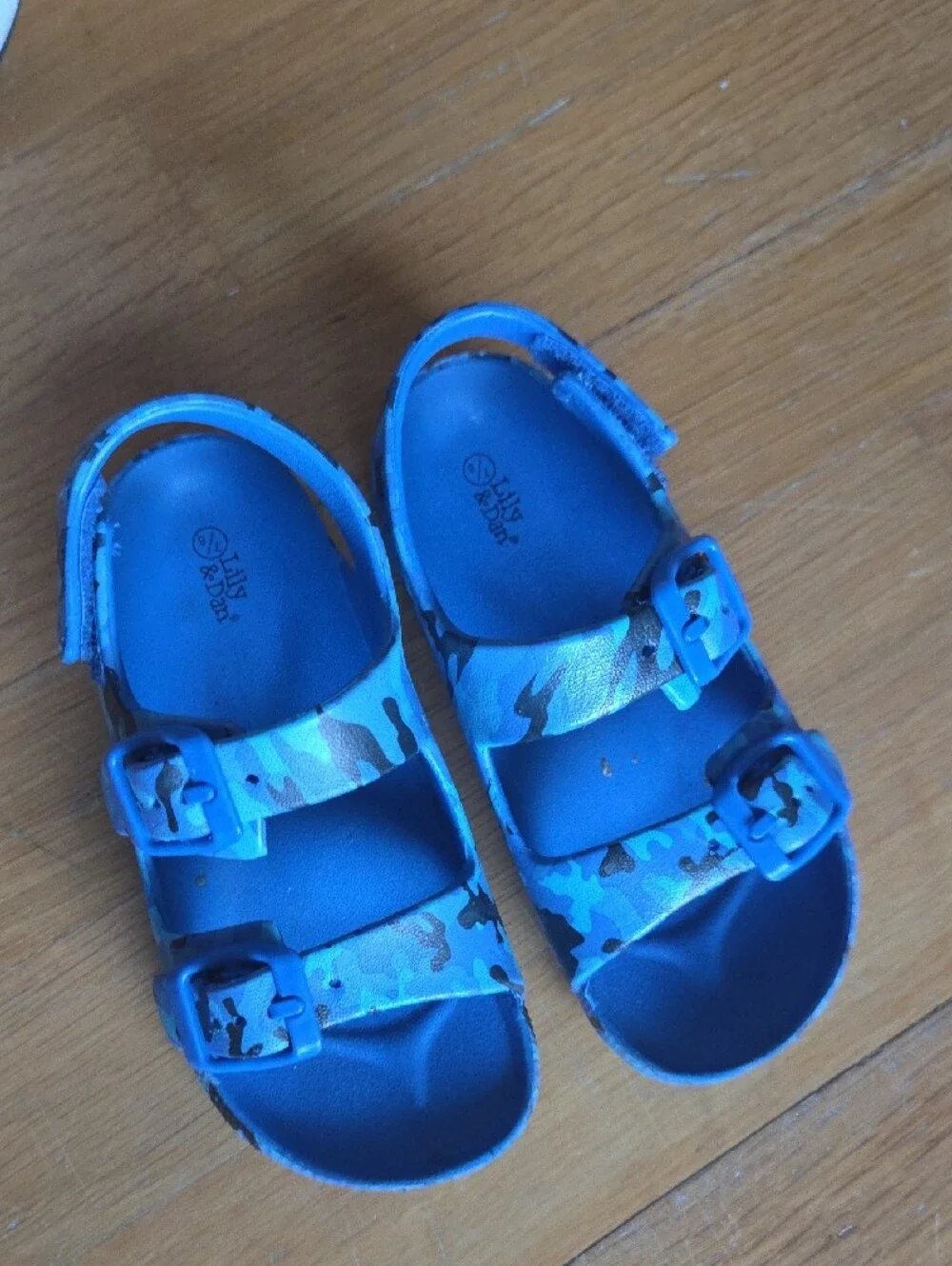 Lily & Dan comfortable kids
